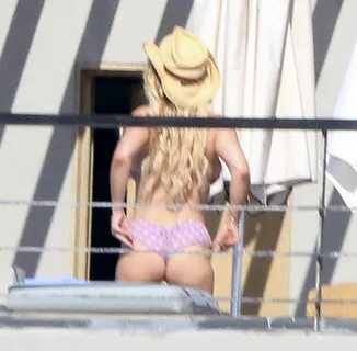 Real Jessica Simpson Ass in a Thong And Big Boobs Paparazzi Pictures.