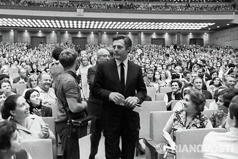 Она стала торжественной песней vi всемирного