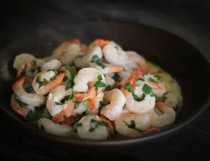 Креветки с чесноком и зеленью
