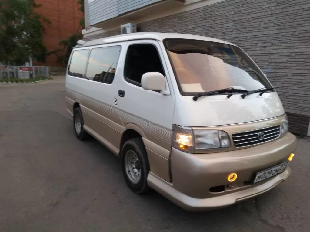 Купить хайса в россии с пробегом. Toyota Hiace kzh106. Тойота Хайс h100. Toyota Hiace 106. Toyota Hiace 1997.