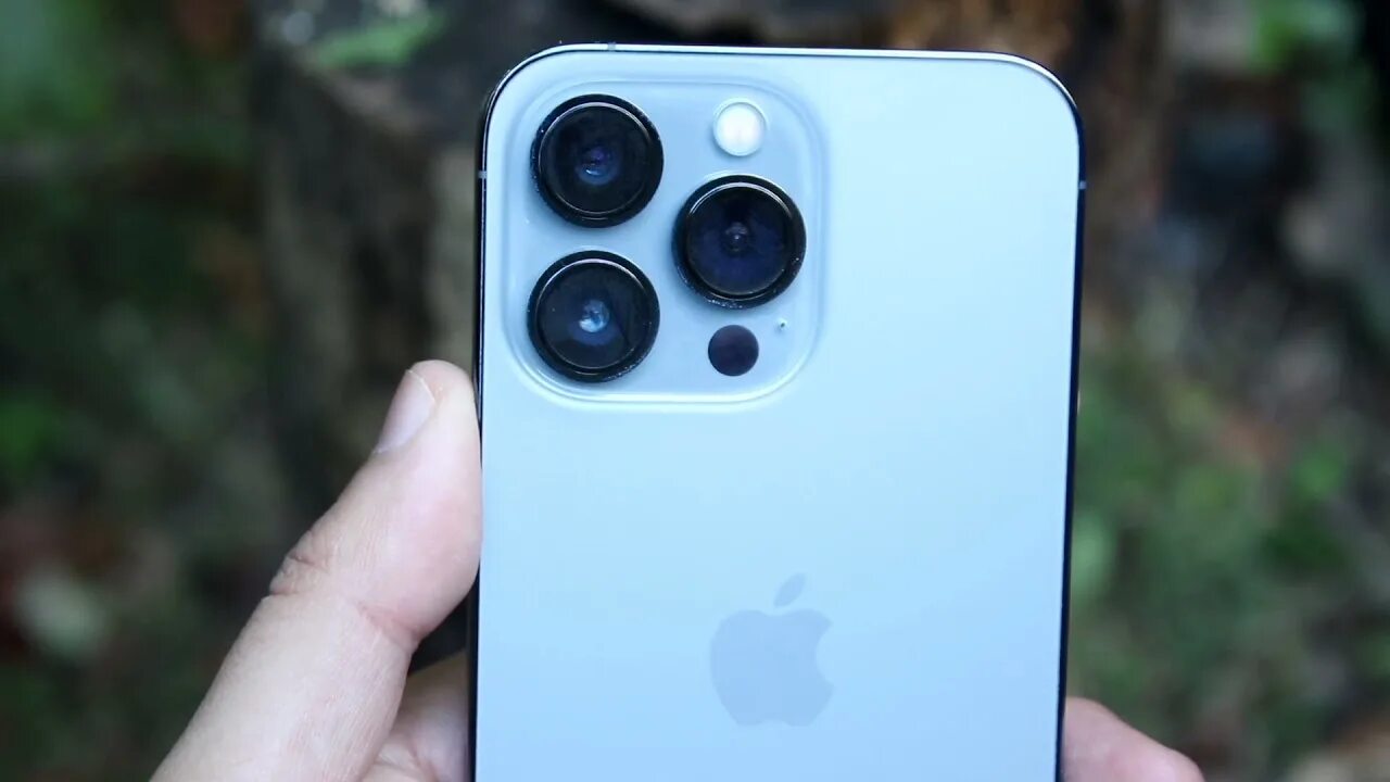 Айфон 13 мин. Iphone 13 pro или 13 mini. iphone 13 mini размеры корпуса. обои на айфон 12. черные обои на айфон 13.