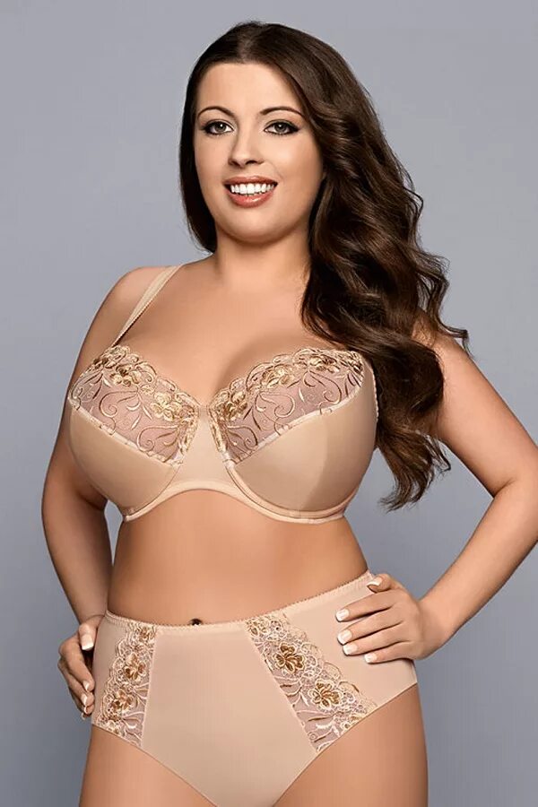 полная женщина бюст. лифчик 5 размера. бюстгальтер для полных женщин. полная женщина бюст. полная грудь.