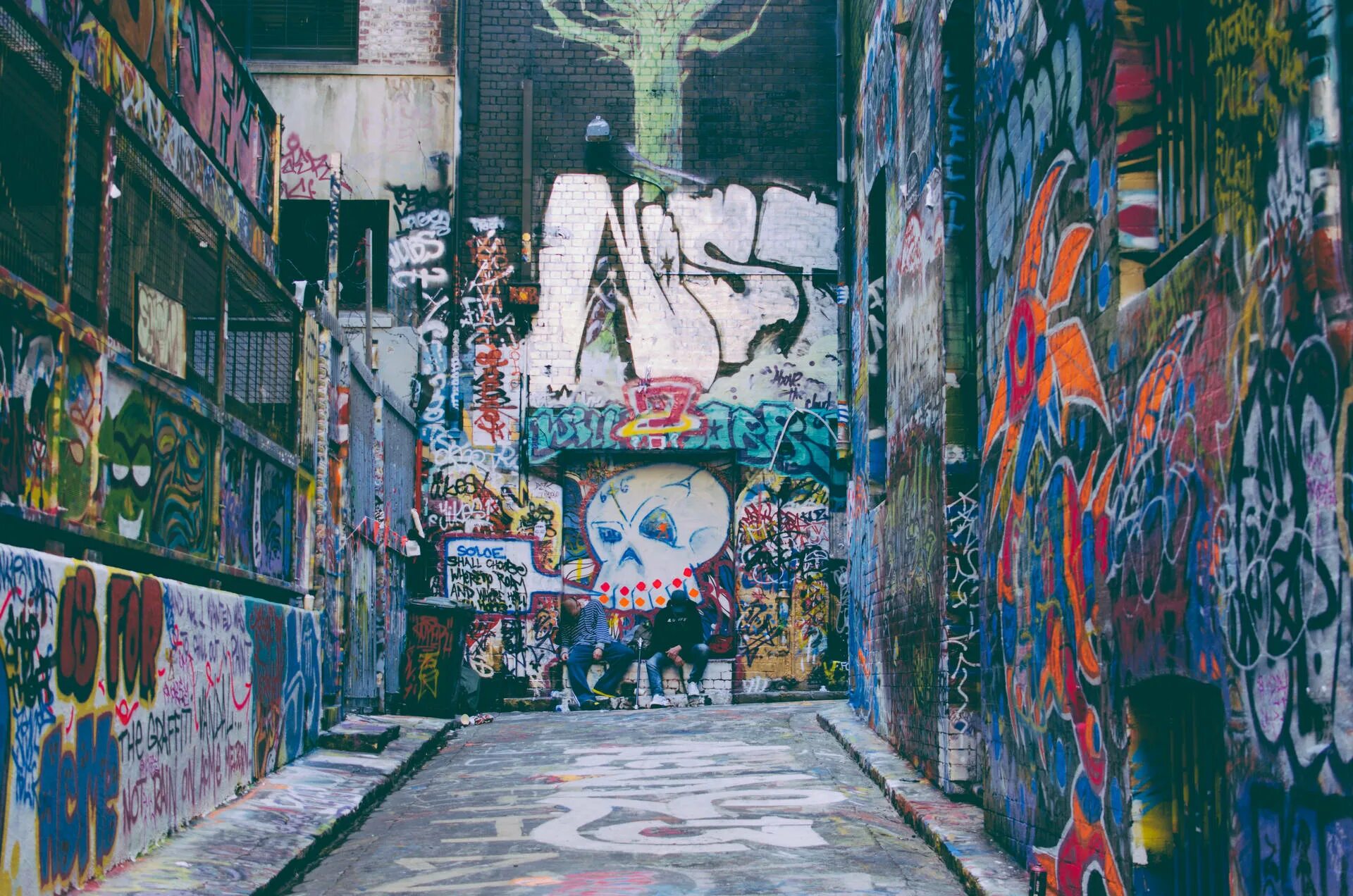 Urban underground. Урбан андеграунд граффити. Метро чб. Граффити. Подземный тоннель.