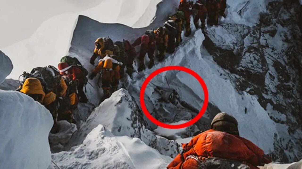Эверест Роб Холл 1996 тело. Видите третьего альпиниста старость