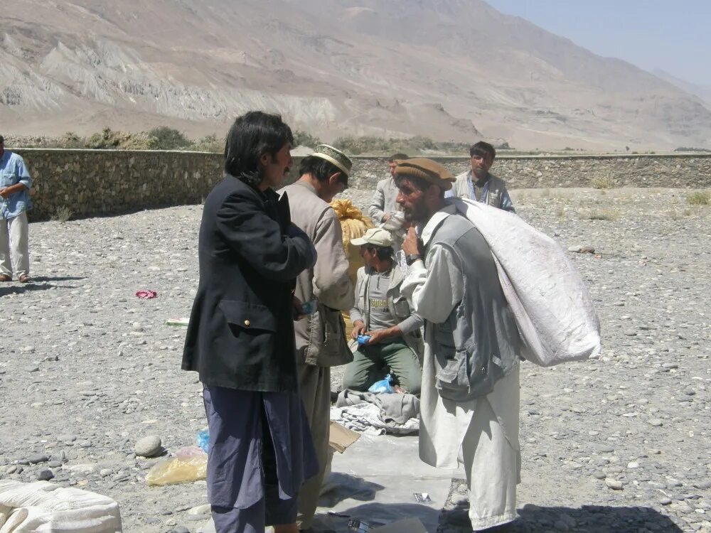 провинция бадахшан афганистан. бадахшан афганистан. карта афганистана 2001. марсианские горы зимой фото.