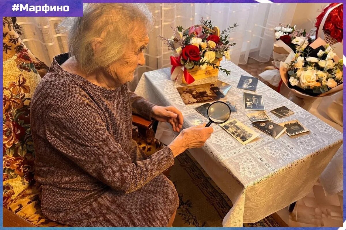 Ему исполнилось 100 лет. Столетний человек. Старый человек. Проживает 100 человек. Бабушка 102 года.