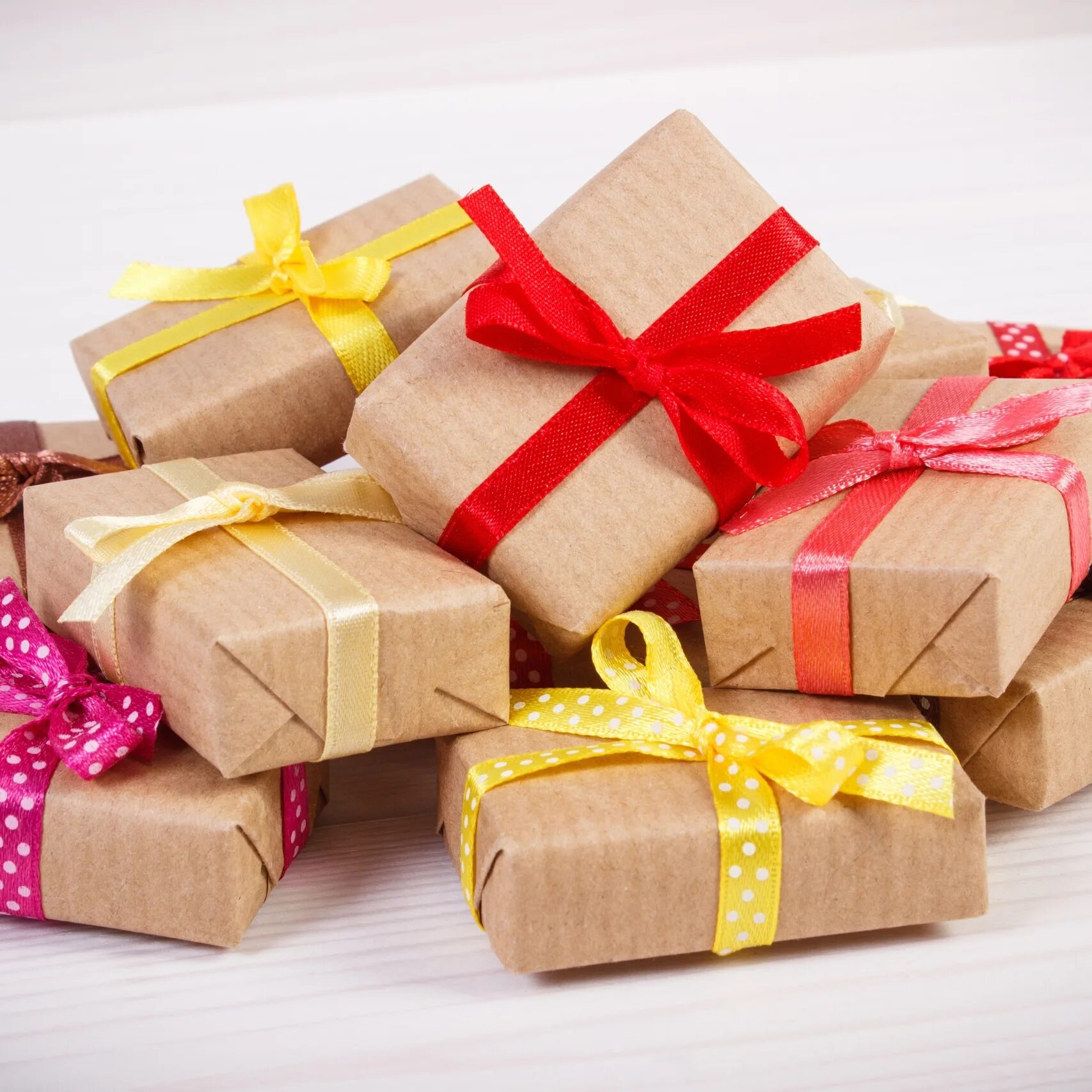 Дарите красивые подарки. Подарок. Коробка для подарка. Красивые подарочные коробки. Красивые коробки для подарков.