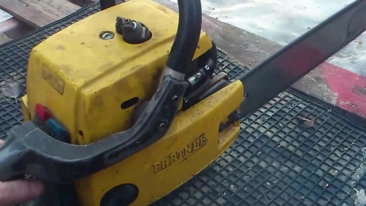 Бензопила старого образца. Старая бензопила. Бензопила partner r140. Бензопила partner 2502. Винтажные бензопилы.