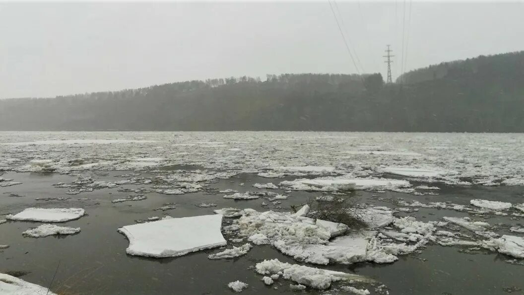 Уровень воды в реках новокузнецка. Ледоход на реке кондома в Калтане. Уровень реки Томь в Новокузнецке. Ледоход на Томи 2023 в Кемерово. Ледоход на Томи.