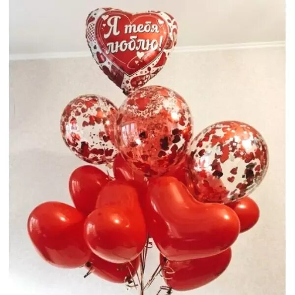 Красных шаров было на 7. Шары на день влюбленных. Гелиевые шары на 14 февраля. Композиции из шаров. 14 Февраля шарики гелевые.