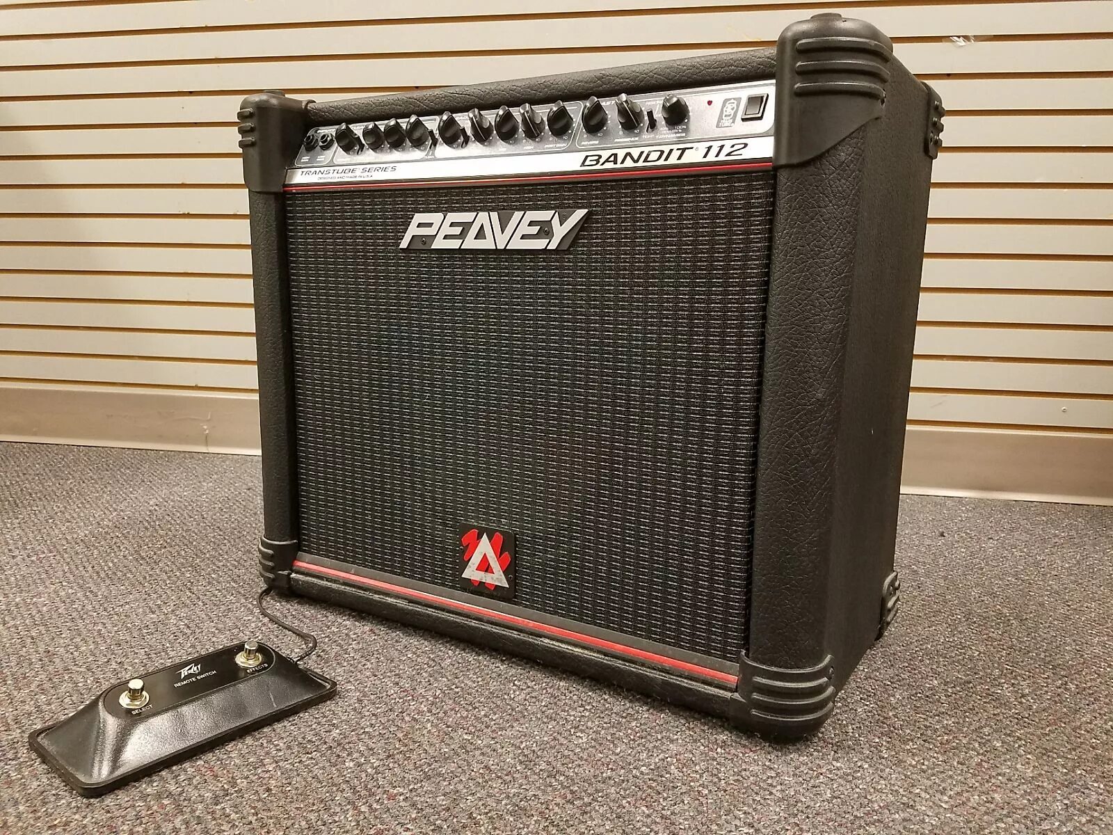 Комбик бандит 112 пиви. P2100 peavey. Peavey bandit. Peavey комбоусилитель 112. Peavey bandit.