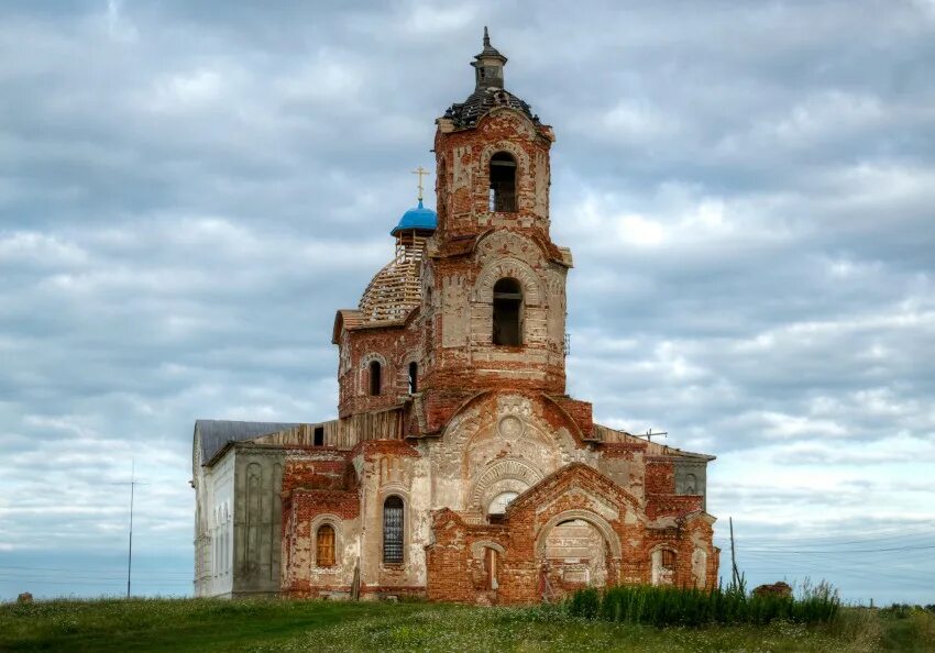 Храм Покрова с. Булзи. Булзи Челябинская область храм. Село Булзи Каслинский район. Храм в Береговом Каслинского района.