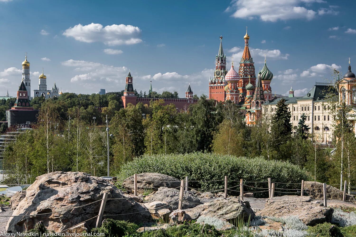 Зарядье развлечения. Парк Зарядье. Парк Зарядье в Москве. Парк Зарядье в Москве летом.