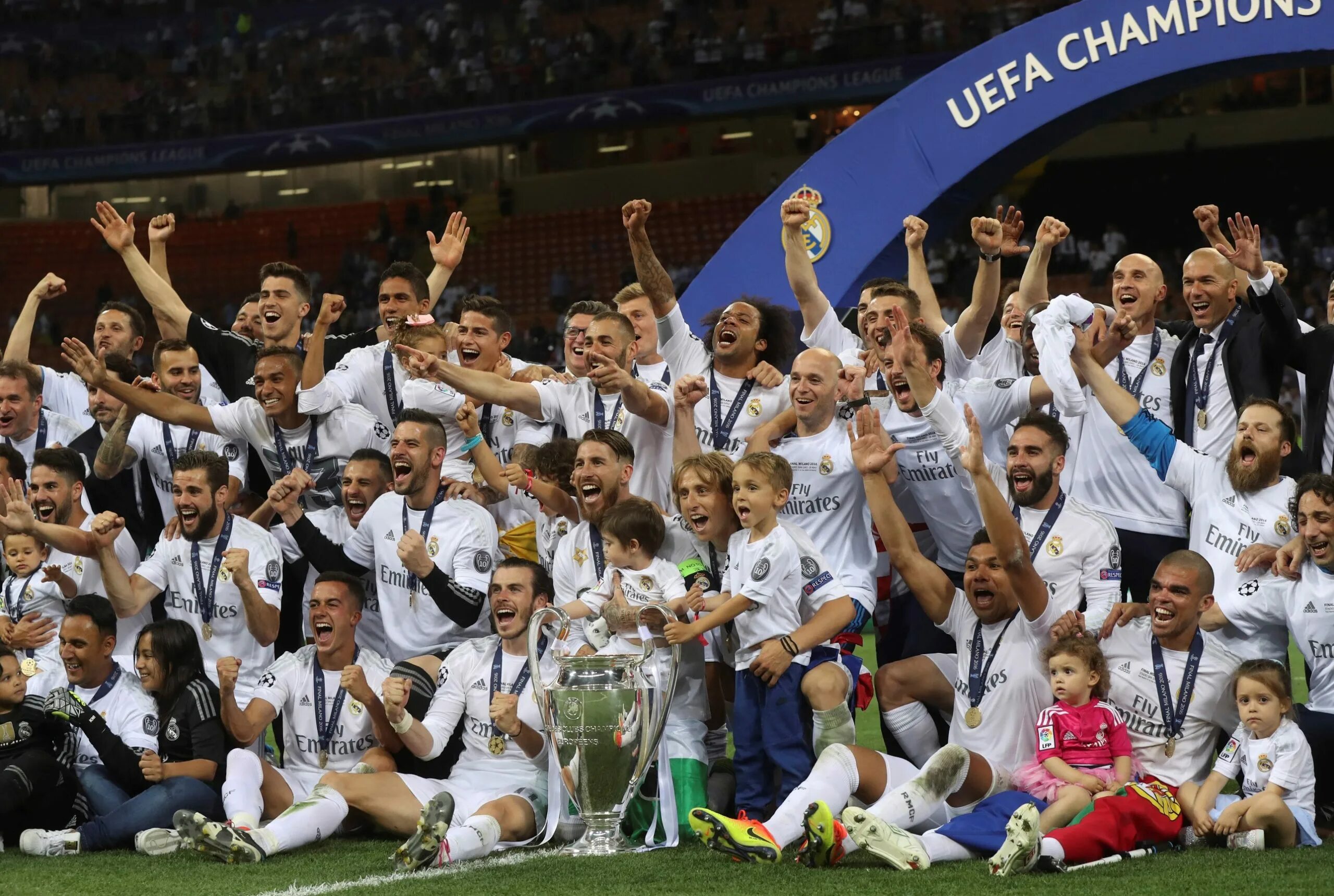 Real madrid champions. Реал Мадрид ЛЧ 2016. Реал Мадрид лига чемпионов 2016. Реал Мадрид лига чемпионов 2014/2015. Реал Мадрид чемпион 2016.