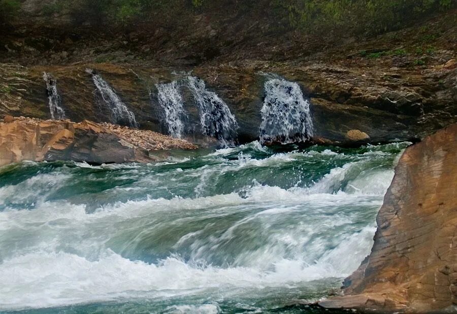 Река Агул Красноярский край. Горная река пороги. Горные реки Красноярска. Водные ресурсы Красноярского края.