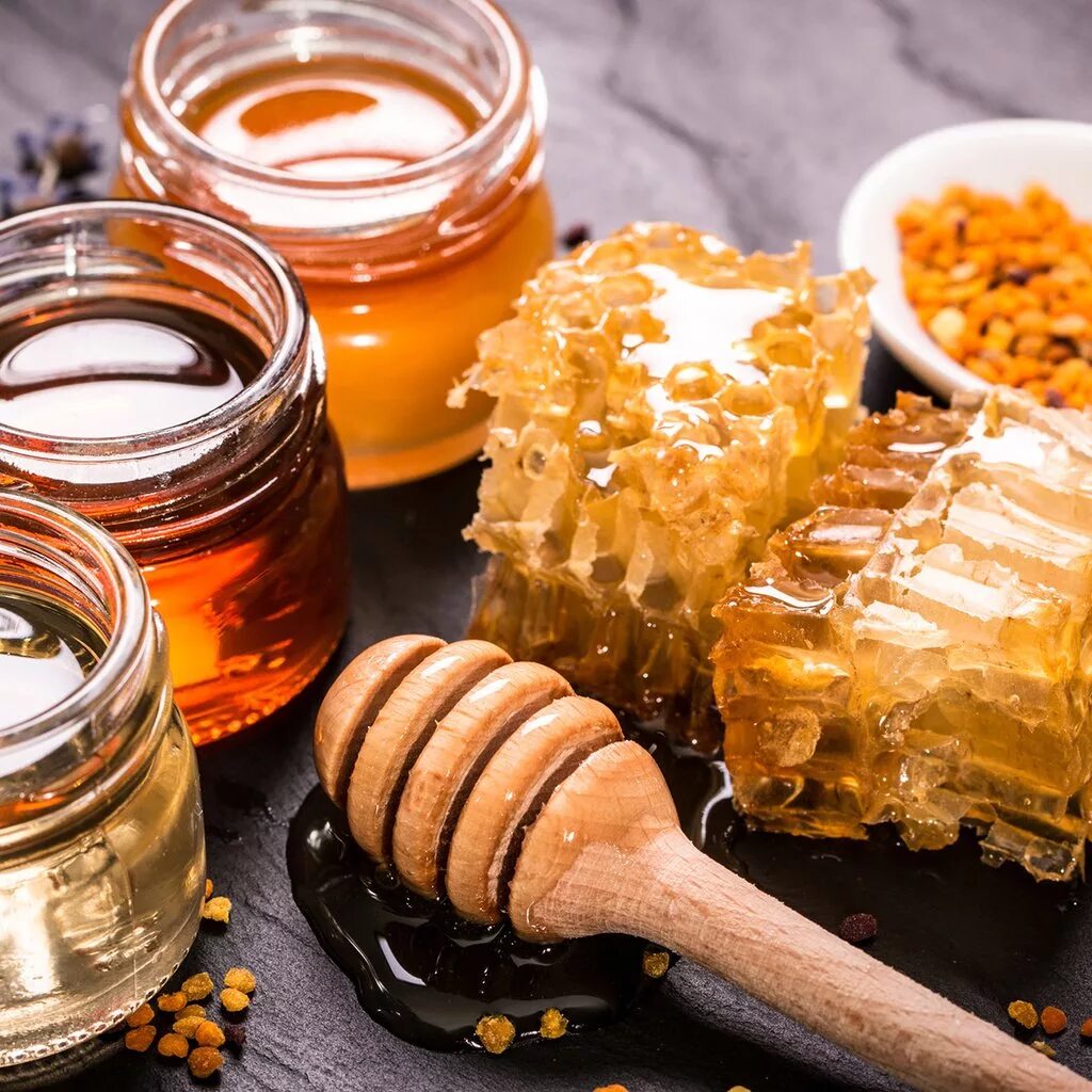 Honey фото. Мед. Мёд в сотах. Продукты из меда. Мёд и продукты пчеловодства.