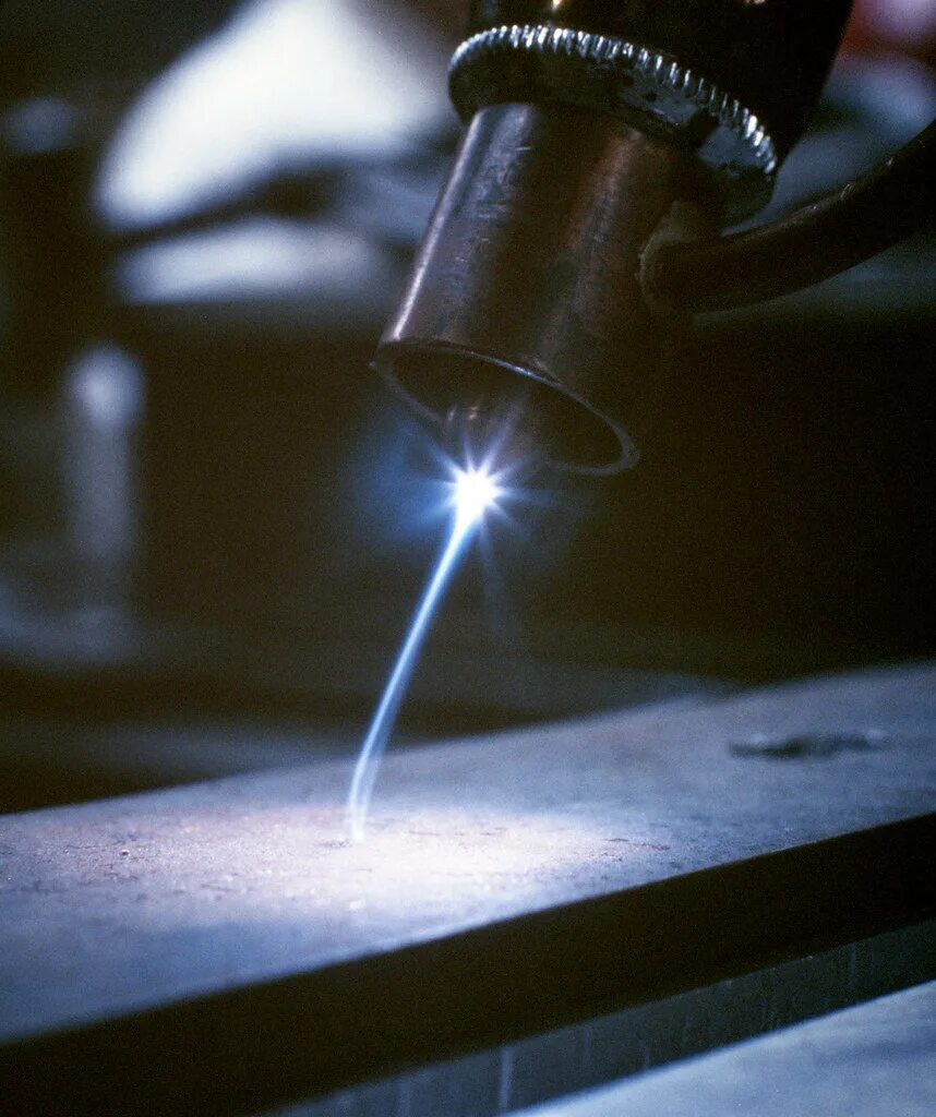Сварка плазменной струей. Лазерный раскрой металла. Параметры плазменной сварки. Плазменная сварка это. Сварка плазменной струей.