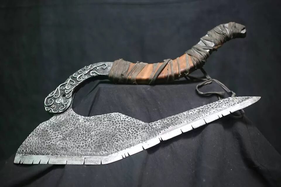 Пила тесак bloodborne. Bloodborne hunters axe. Бладборн охотники с топором. Sound of take weapon. Секира охотника bloodborne.