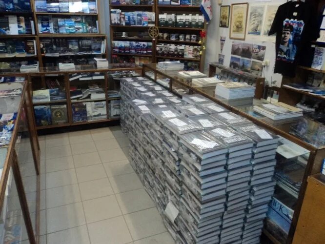 Наибольший тираж книг. Японские книжные магазины. Тираж книг. Наибольший тираж книг. Книги большими тиражами.