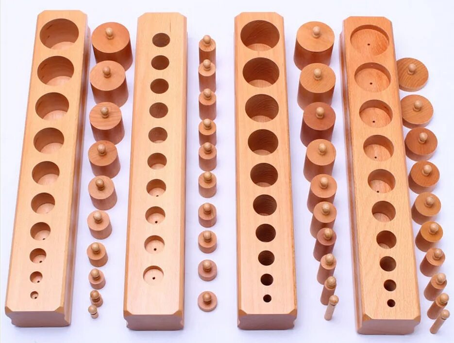 10 цилиндров разной высоты. цветные деревянные цилиндры монтессори. 10 цилиндров разной высоты. цилиндр разными цветами. цилиндр для детей.