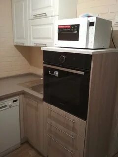 В шкафу стиральная машина духовой шкаф