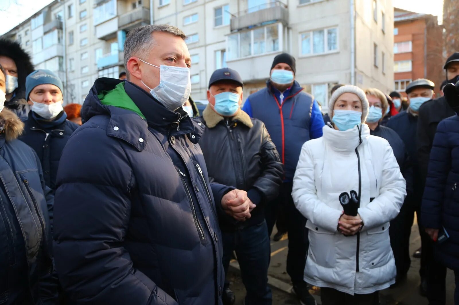 1 из жителей городка. казань население. люди на улице. калачинск кладбище. 1 из жителей городка.
