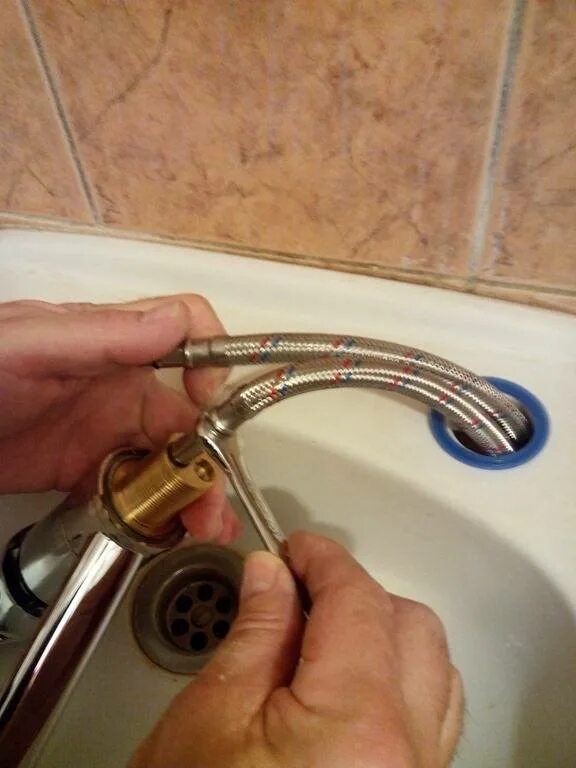 Как установить смеситель на мойку