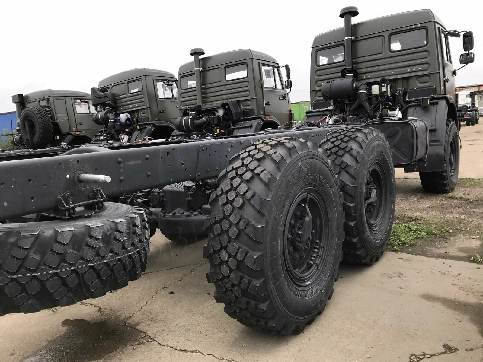 Вездеход седельный камаз. Седельный тягач камаз 53504. Седельный тягач камаз 65221. Тягач камаз 53504. Камаз 53504 6х6 седельный тягач.