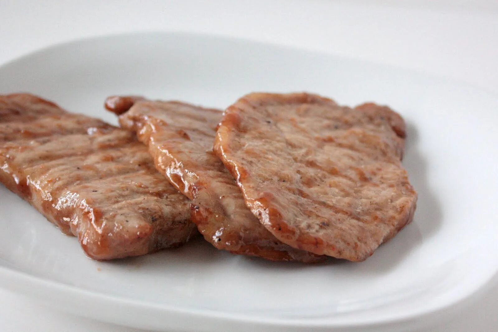 Отбивные из свинины в соевом соусе. Свиная отбивная. мясо на отбивные. отбивная из свинины. отбивные из свинины.