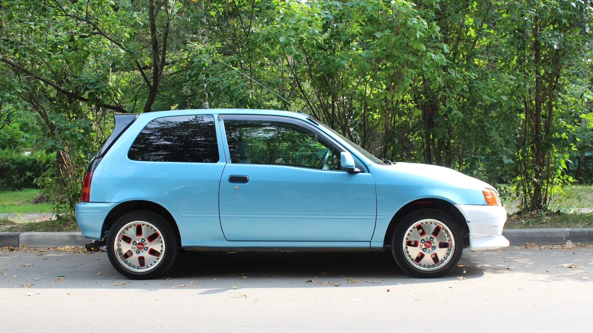 3. Toyota starlet 1996. Тойота старлет 1998 белая. Тойота старлет хэтчбек 5 дверей. Тойота старлет карат 1997.