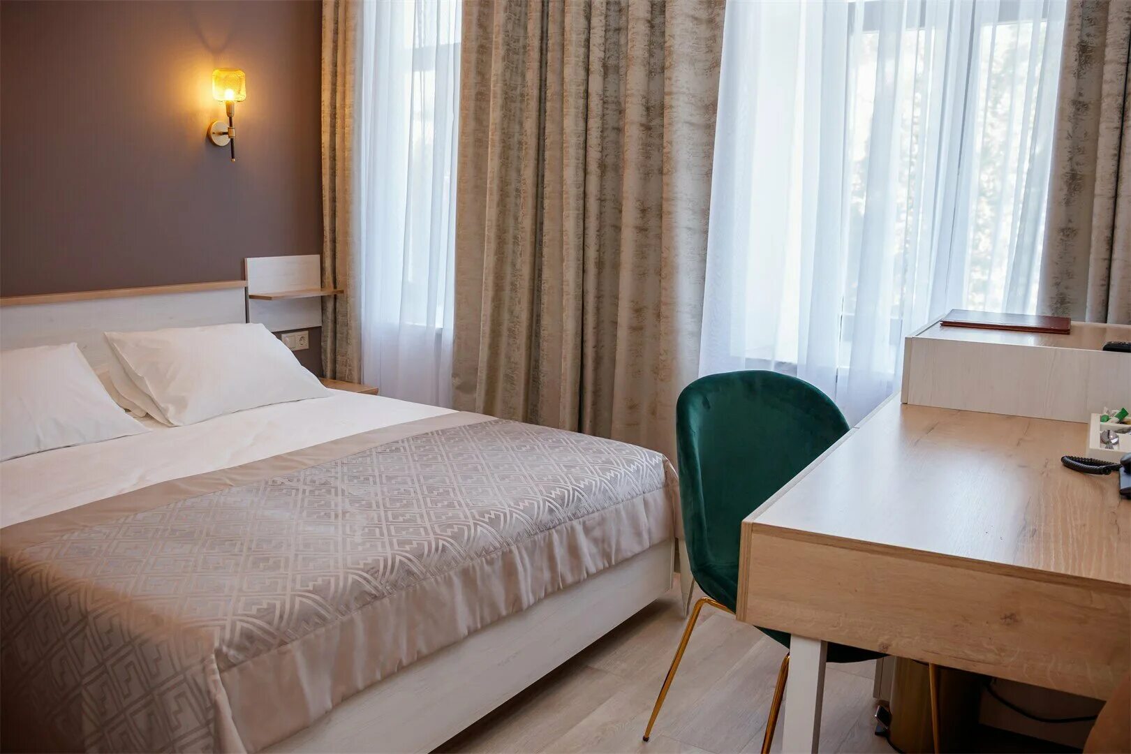 Baccara 4 ярославль. Бутик отель модерн ярославль. Ярославль гостиницы в центре города с завтраком. Ярославль гостиницы в центре города с завтраком. Парадная ярославль.