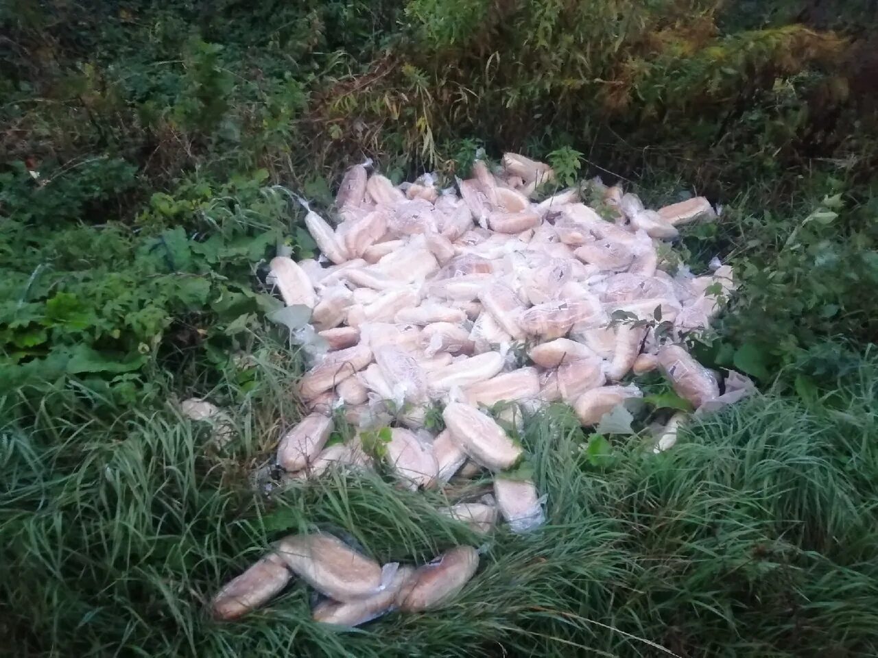 перевернулся грузовик с противотанковыми. казань 18. хвощевка рыбинск авария. ниссан кашкай выбросило на обочину. белорусская машина в польше.