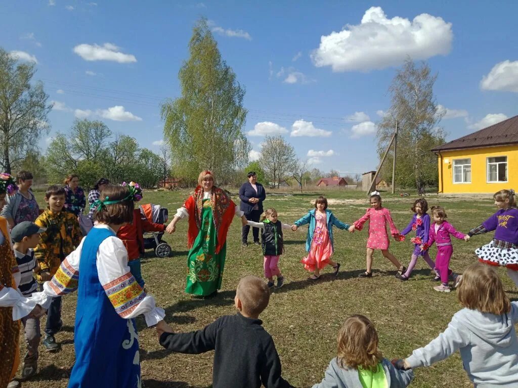 Сегодня красная горка. Фольклорный фестиваль. Фольклорный праздник. Традиции и праздники. Русские традиции.