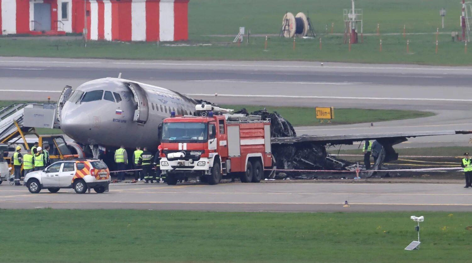 Крушение SSJ 100 В Шереметьево. Катастрофа Суперджет 100 в Шереметьево. Авиакатастрофа SSJ-100 В Шереметьево. Суперджет 100 Шереметьево 2019. Авиакатастрофа суперджета