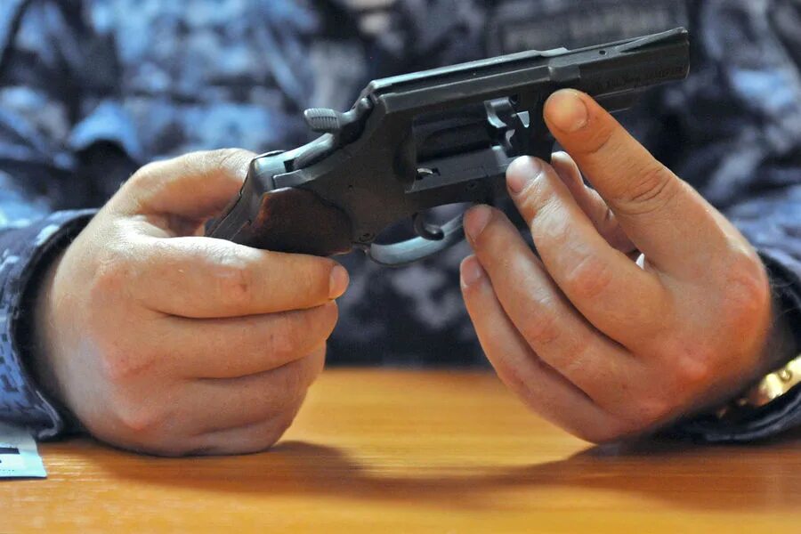 Осмотр оружия при получении. Оружие к осмотру при стрельбе. Команда оружие к осмотру при стрельбе из пистолета макарова. Порядок заряжания и разряжания пистолета макарова. Гражданское оружие.