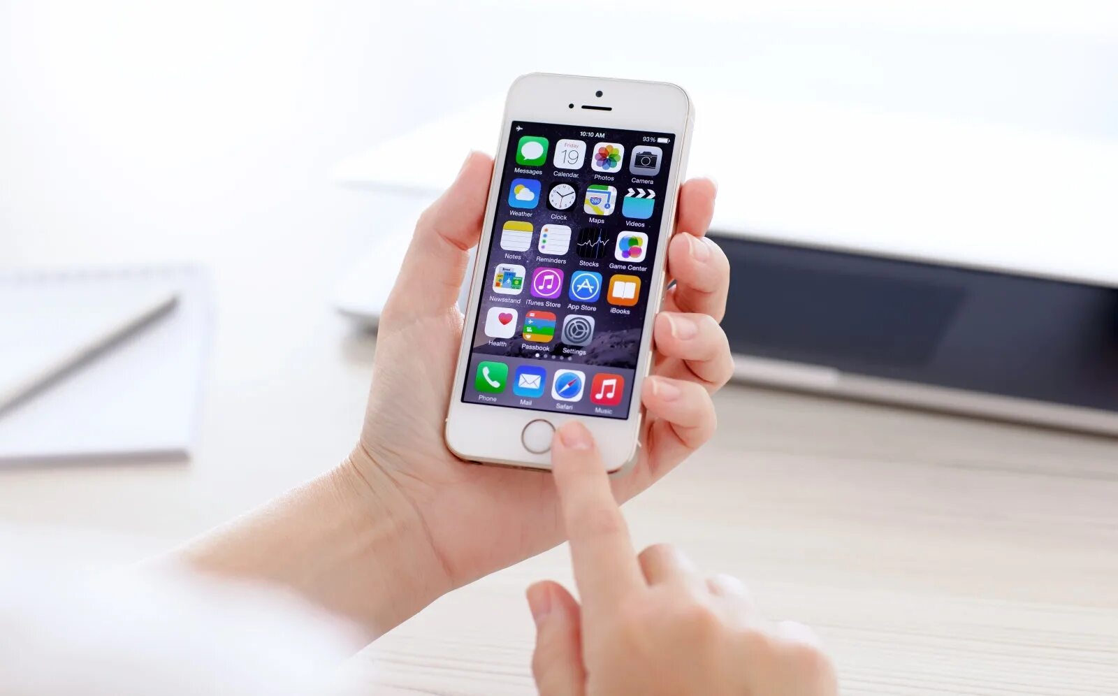 Характеристики айфон 7 plus. Айфон лайф фото фото. Замедление iphone. Смартфон в руке. Iphone 12 автономность.