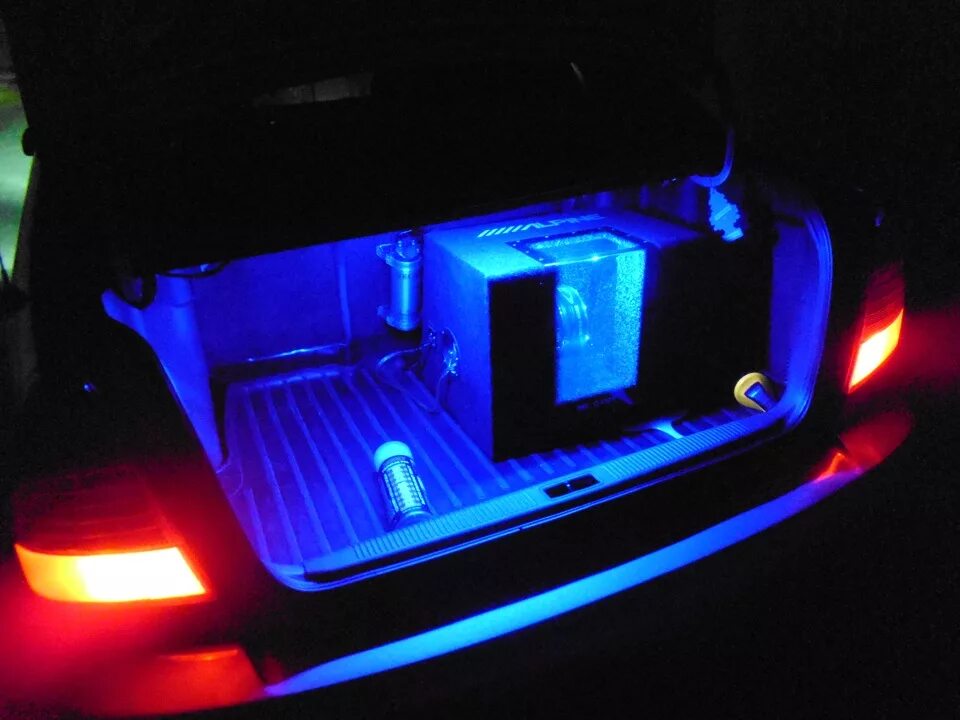 Купить подсветку багажника. Подсветка багажника Хендай Солярис. Лампа багажника Хендай акцент. Подсветка багажника Хендай акцент. Подсветка багажника светодиодная CRV rd1.