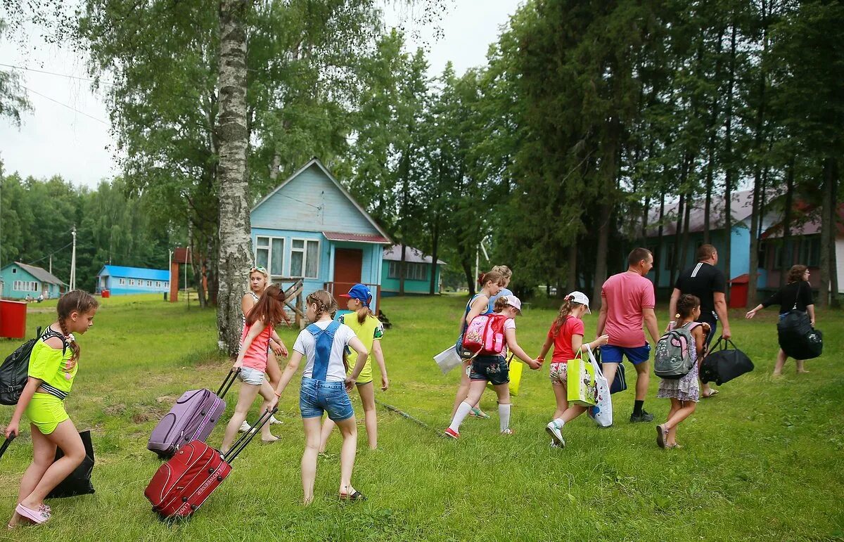 Путевки в загородные оздоровительные лагеря. Лагеря Свердловской области на лето 2022. Детский лагерь отдыха детский оздоровительный лагерь Орленок. Лагерь Юность Муранка. Башкирия лагерь.