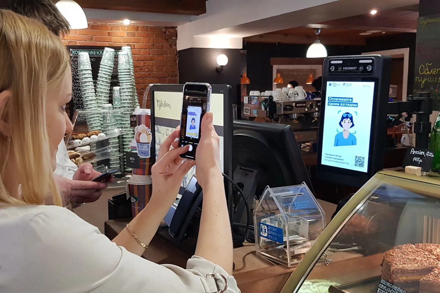 Как работает оплата лицом. Оплата по биометрии лица. Распознавание лиц. Биометрия лица магазин. Оплата взглядом сбербанк.