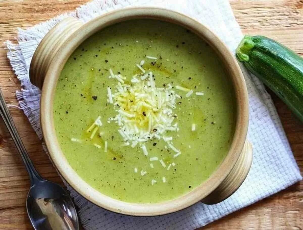 Суп из цукини. Кабачковый суп пюре. Крем суп с цукини. Кабачковый крем суп. Крем-суп из цуккини.