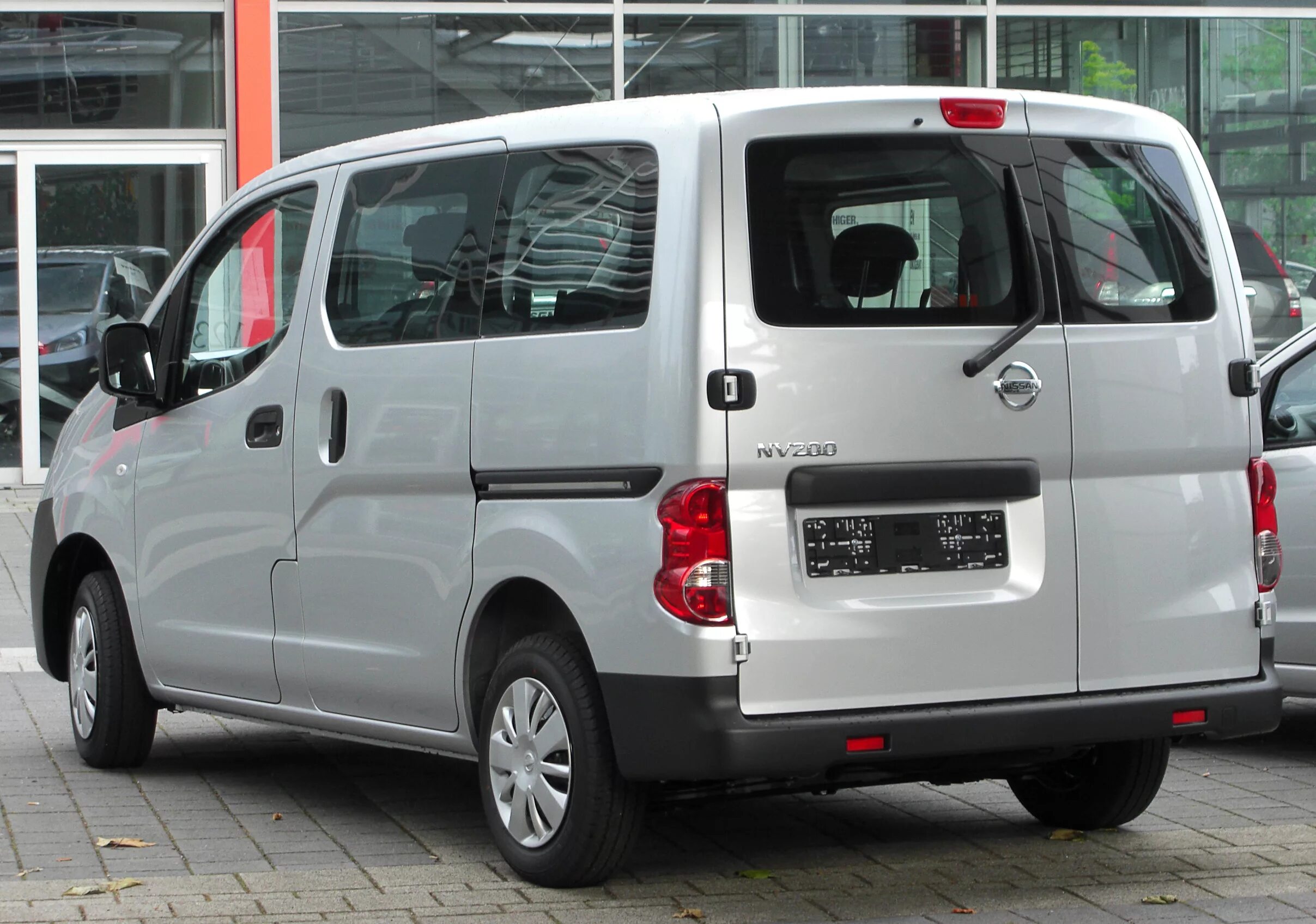 Nissan nv200 evalia. Ниссан нв 200. Nissan nv200 2024. Ниссан на 200. Ниссан нв 200.
