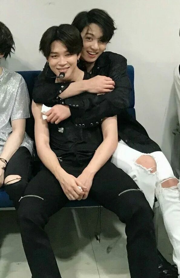 Пак чимин и чон чонгук. Чонгук и чимин братьям. Чимин и чонгук. Jimin jungkook 2013. Чонгук и чимин братьям.