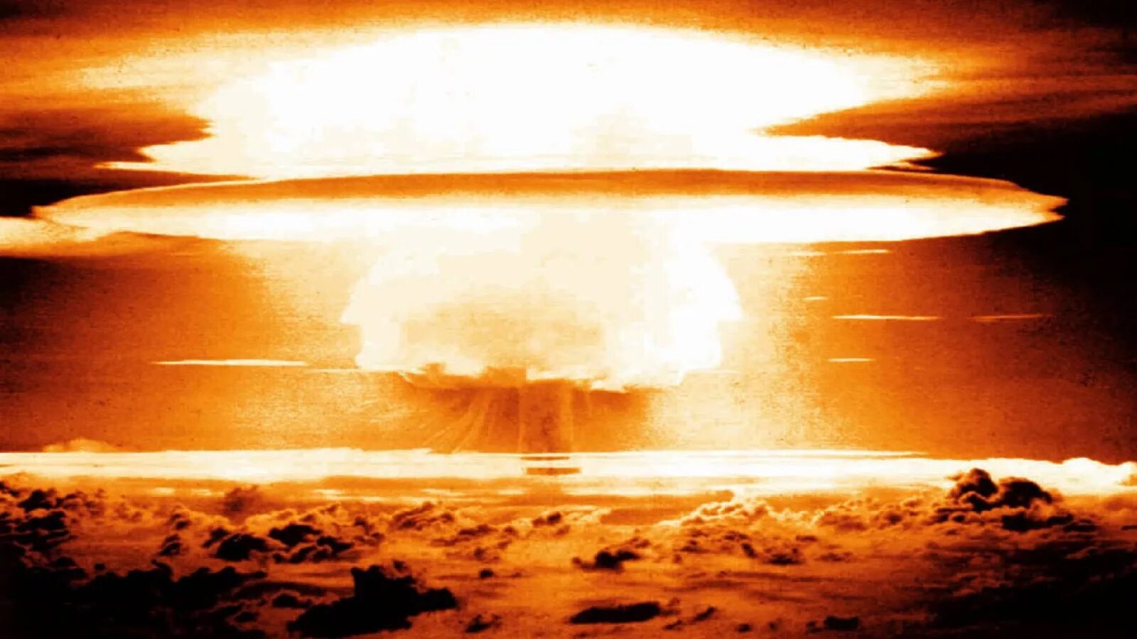 Светящаяся область ядерного взрыва. Ядерный взрыв каст Браво. Кастл Браво взрыв. Царь бомба взрывная волна.