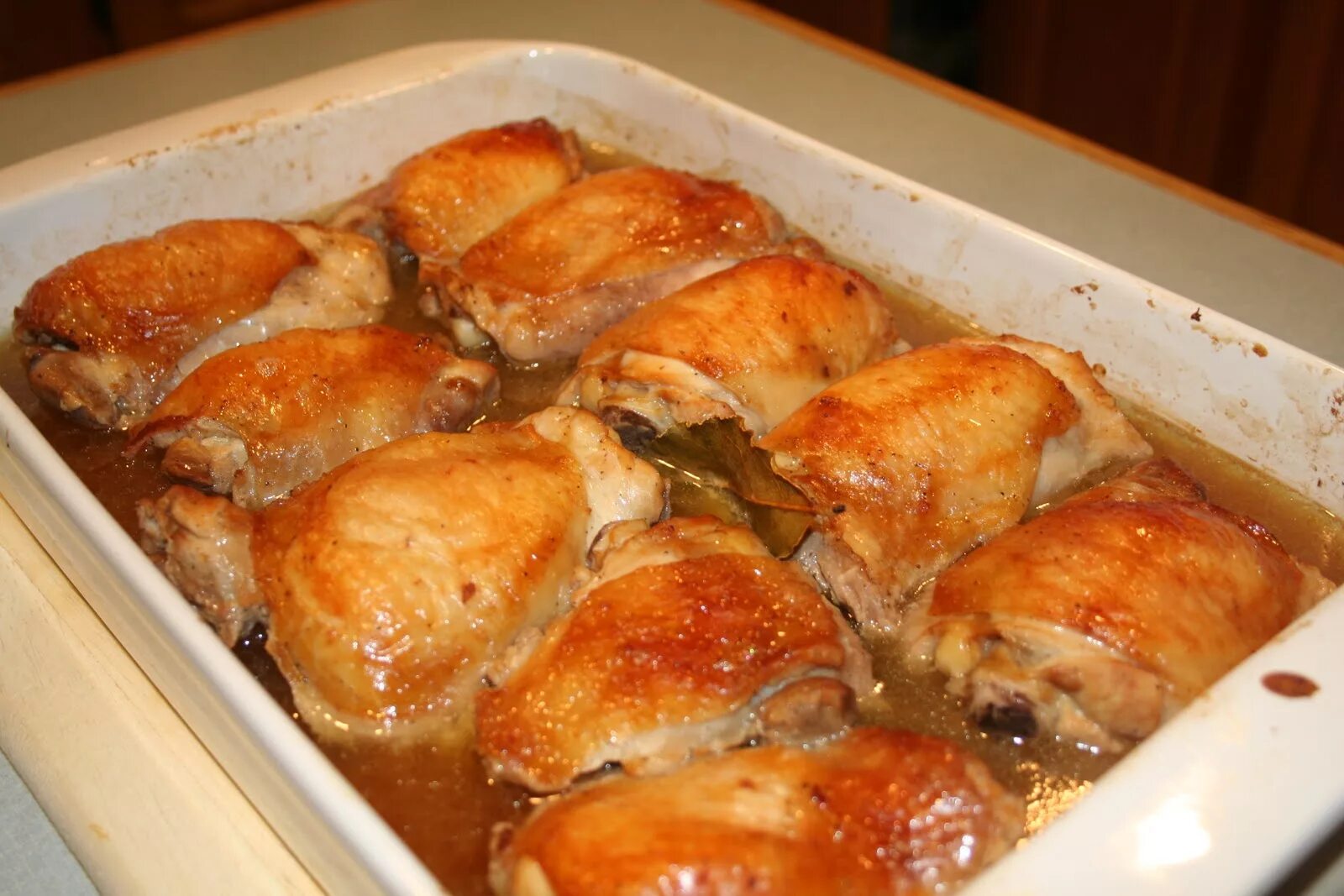 Готовить куриные бедрышки в духовке. Бедрышки куриные в духовке. куриные бедра в духовке. куриные бедра запеченные в духовке. филе бедра в духовке.