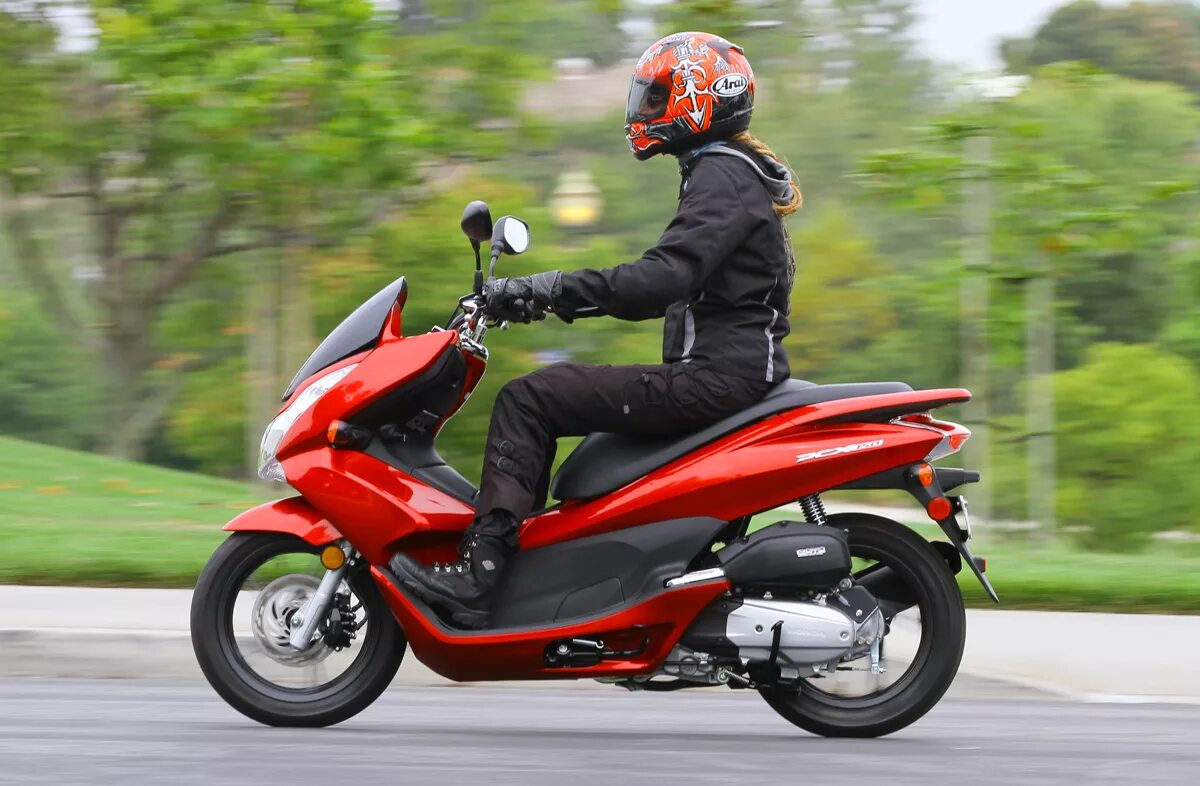 Скутер поем. Honda PCX 150. Honda PCX 2014. Скутер Honda PCX. Scooter Honda 150.