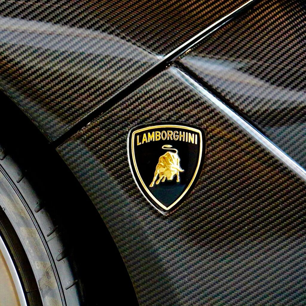 Новый значок ламборгини. Lamborghini Emblem. Легенда о Ламборгини. Lamborghini значок. Наклейка Lamborghini.