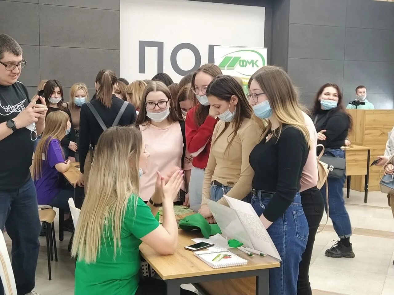 Студент из донецка работающий с молодежью