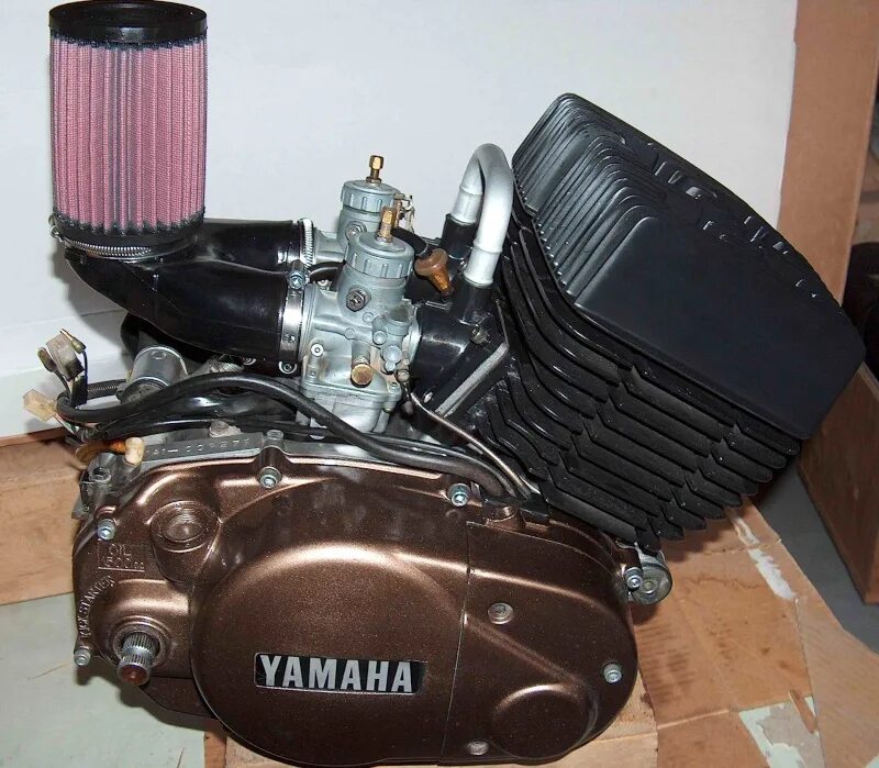 Купить мотор на мотоцикл. Двигатель Ямаха 350 кубов. Ямаха 360 СС двигателя. Двигатель на Yamaha rd400. Ямаха 400 двухцилиндровый.