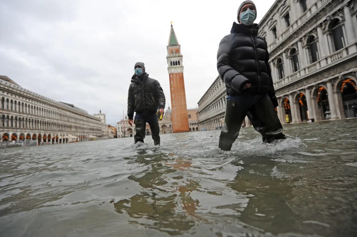 Включи сильное видео. Наводнение в Венеции 1966. Наводнение в Венеции. Шторм в Венеции. Венеция потоп.