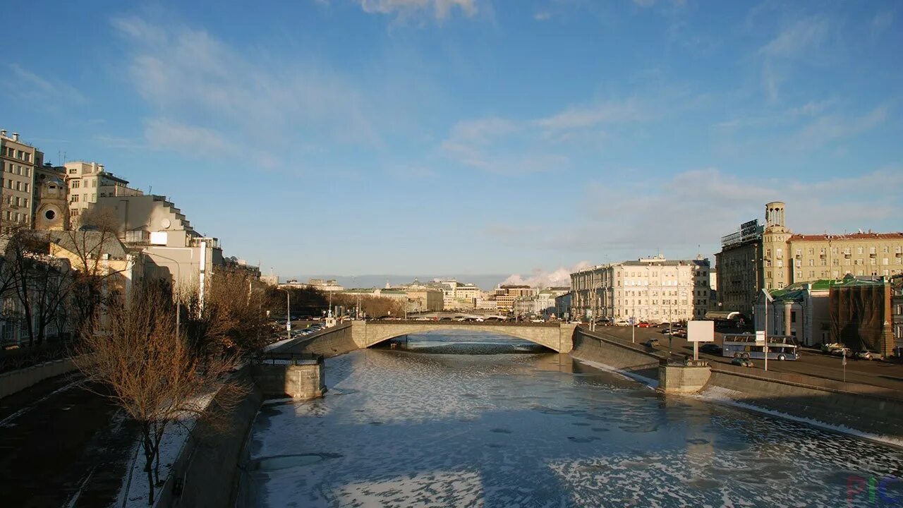 Малый каменный мост в Москве. Мост через водоотводный канал. Малый каменный мост маленький Москва. Малый каменный мост фото. Малый каменный мост